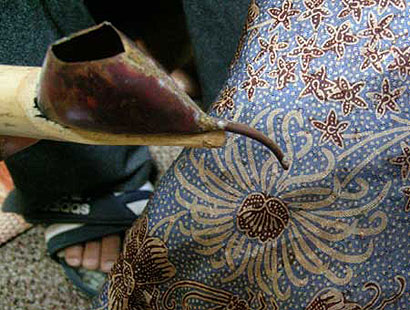  Indonesia culture. People proudly wore batik Indonesia, because batik is 